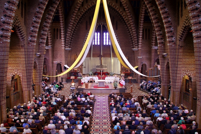 Het interieur van de Sint Franciscusbasiliek in Bolsward