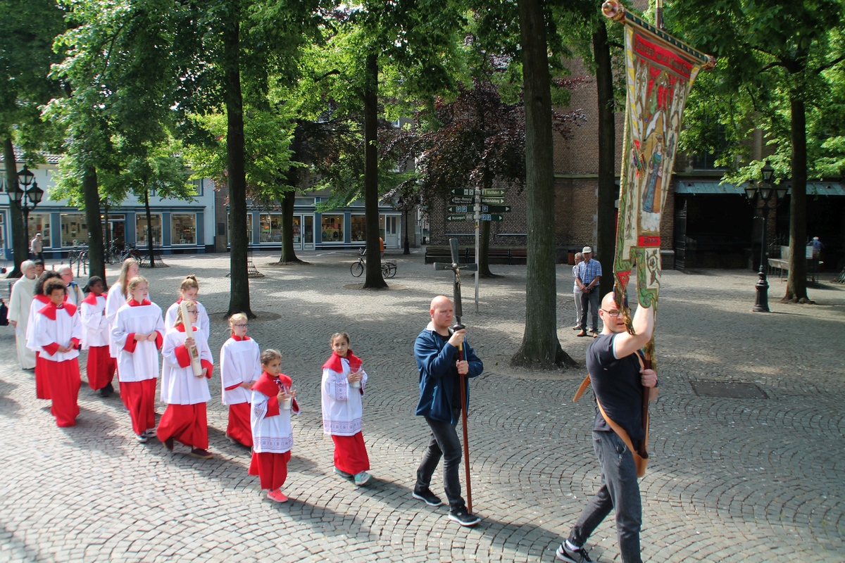 Processie tijdens de bedevaart naar Kevelaer